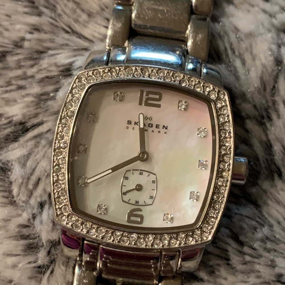Watch - Picture 2 of 3